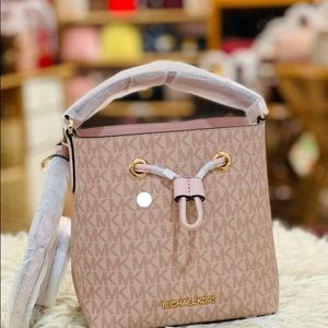 Michael kors bucket purse pink !!!